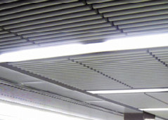 アルミニウム円形の管の台所天井は中断された金属のアルミニウム プロフィールのパネル、75mm Diaをタイルを張る