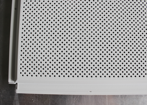 Tの格子正方形600 x 600と取付けられている音響の天井のタイル シートのアルミニウム位置